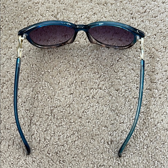 Stylish Blue Sunglasses - Picture 3 of 10